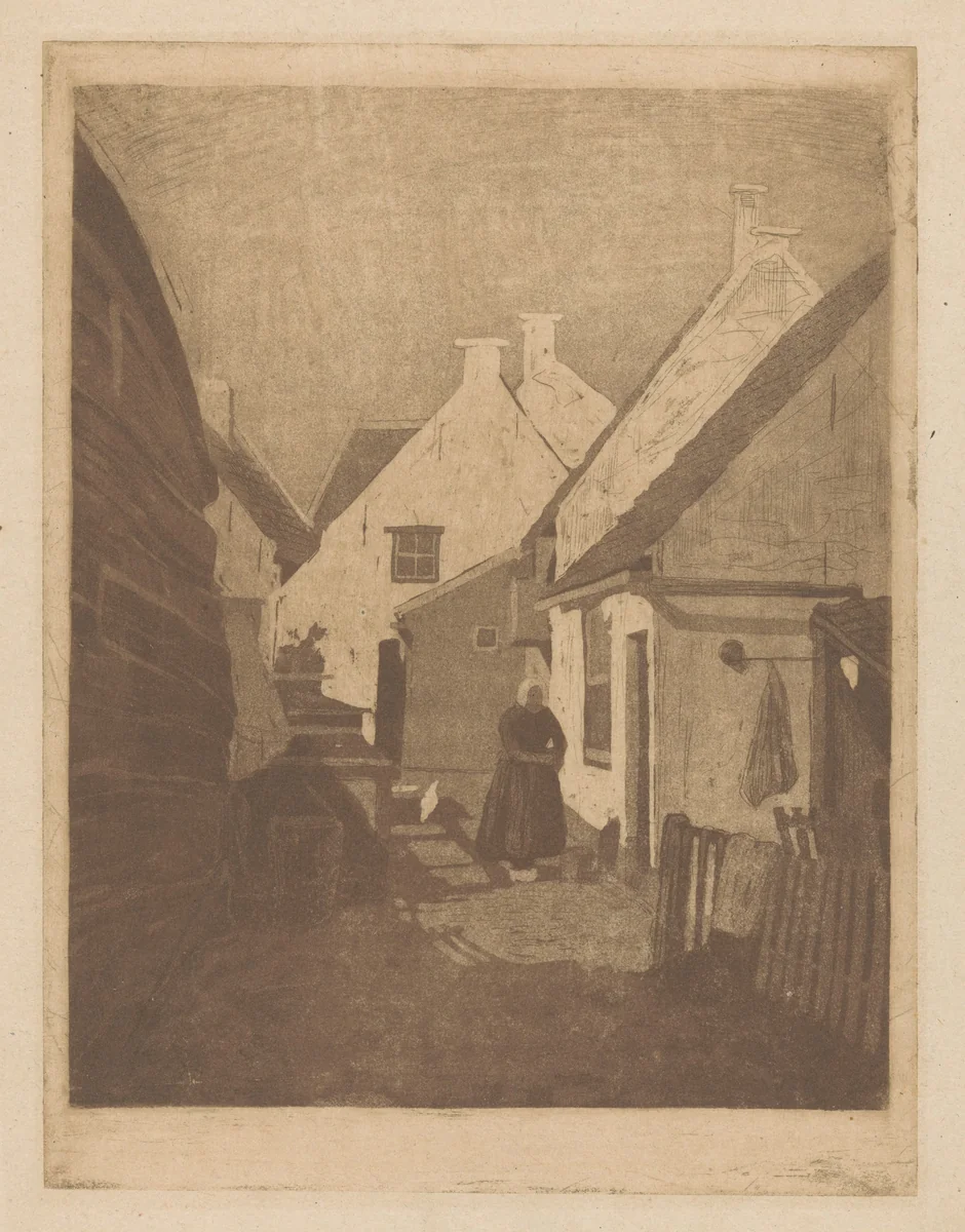 Vrouw in klederdracht in volksbuurt by Johannes Josephus Aarts, print, 1881-1934