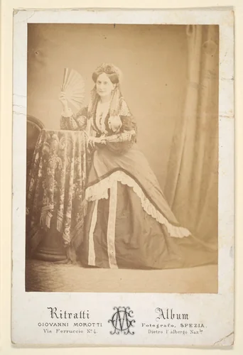 [La Comtesse at Table Holding Fan] by Giovanni Morotti, photograph, 1860-1869