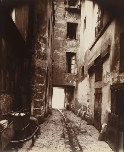 Vieille Cour, 22 rue Quincampoix by Eugène Atget, photograph, 1908