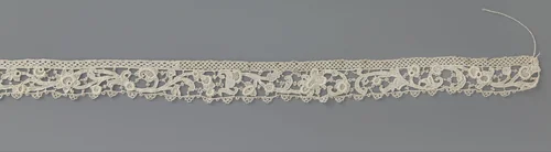 Strook naaldkant met stervormige bloem by anonymous, other, 1700-1749