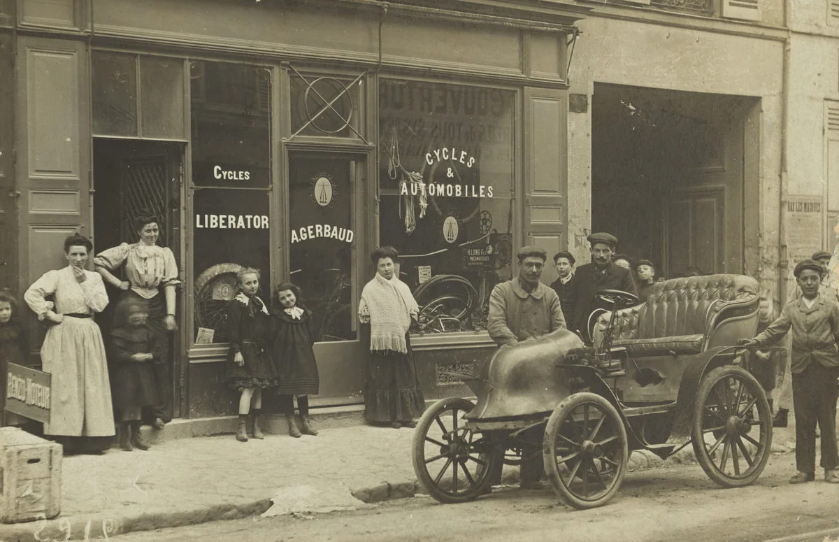 Magasin de cycles & automobiles, A. Géraud, 41, rue de Paris, Photo G. Blanc, Maisons-Laffitte by Unidentified Photographer, photograph, 1905