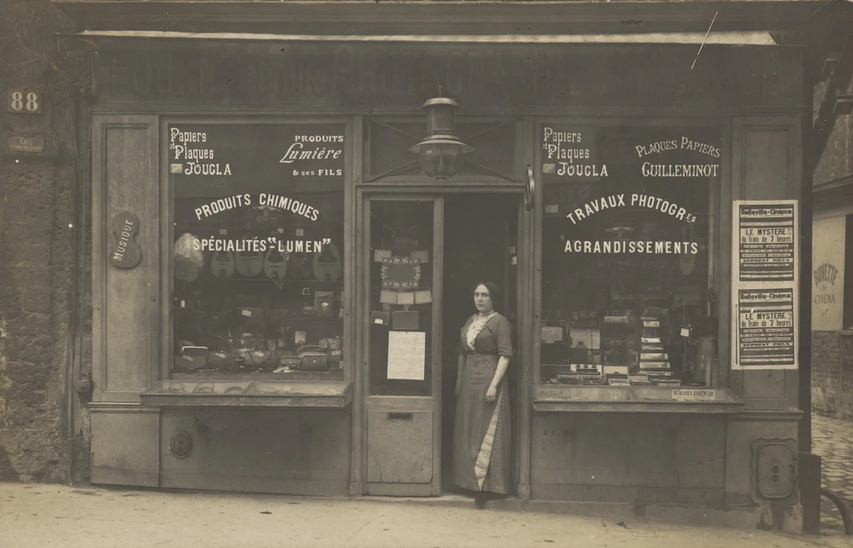Produits chimiques, Spécialités, France by Unidentified Photographer, photograph, 1910