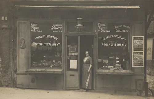 Produits chimiques, Spécialités, France by Unidentified Photographer, photograph, 1910