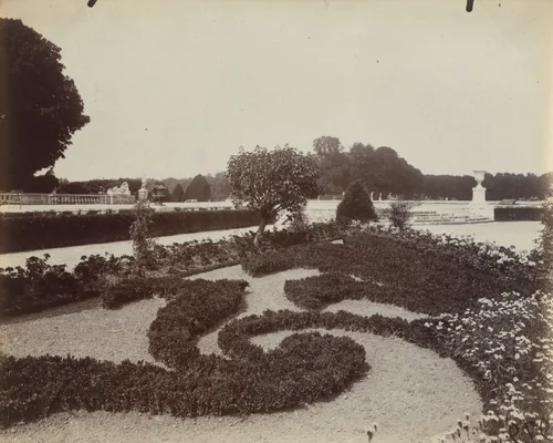 Versailles -- Jardin by Eugène Atget, photograph, 1919