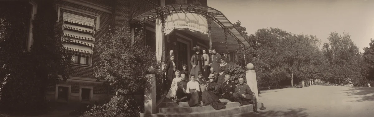 Countess Meindorf, Duke of Oldenburg Alexander Petrovich, Grand Duchess Olga Alexandrovna and Members of the Oldenburg Clan, Posing on Steps at Oldenburg Estate, Ramon by Unidentified Photographer, photograph, 1904