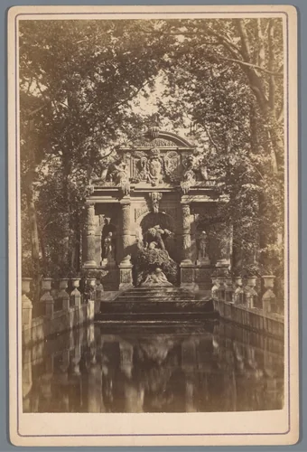 Fontaine de Médicis in de Jardin du Luxembourg te Parijs by anonymous, photograph, 1870-1885