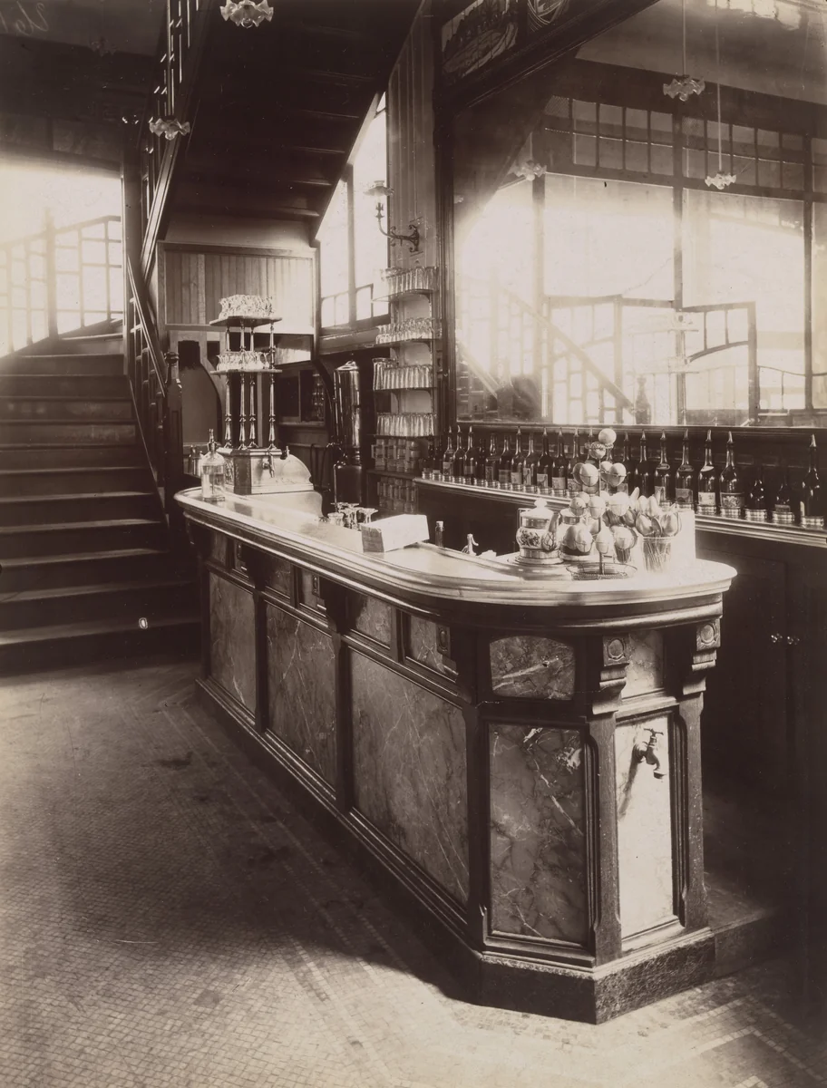 Marchand de vin, 15 rue Boyer by Eugène Atget, photograph, 1910