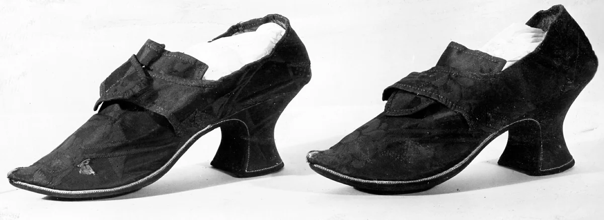 Pair of Shoes by England, textile, 1710-1739