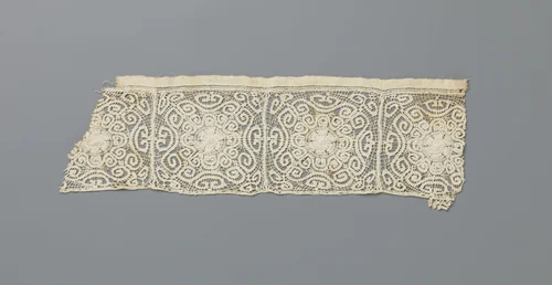 Strook naaldkant met voluutbandjes die een zon vormen by anonymous, other, 1700-1799