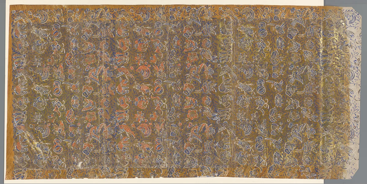 Blad met strooipatroon van vogels, vissen, insecten en bloemen tussen ranken by anonymous, other, 1900-1985