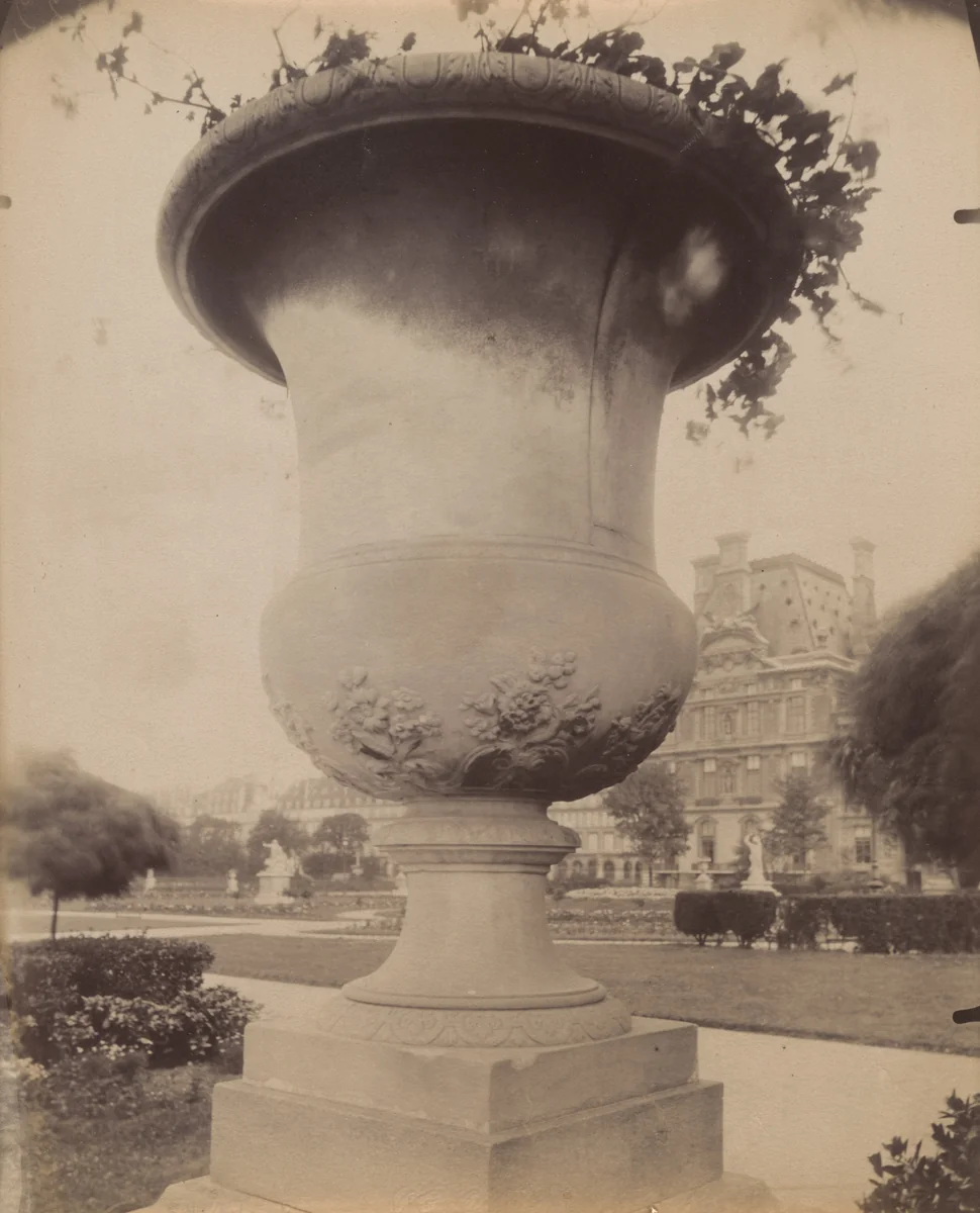 Tuileries (vase) by Eugène Atget, photograph, 1912