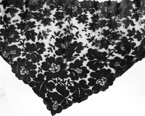 Small Half Shawl by England or France, textile, 1865-1875