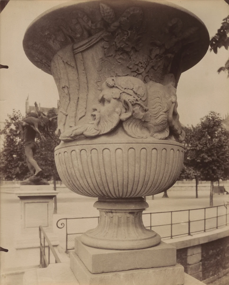 Tuileries (vase) by Eugène Atget, photograph, 1912