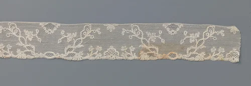 Strook kloskant met trapeziumvormige velden door dubbele ranken by anonymous, other, 1770-1790