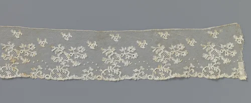 Strook kloskant met een tak die twee opengewerkte ovalen vormt by anonymous, other, 1850