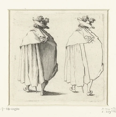 Tweemaal dezelfde soldaat met grote gepluimde hoed en mantel, op de rug gezien by Jacques Callot, print, 1621-1624