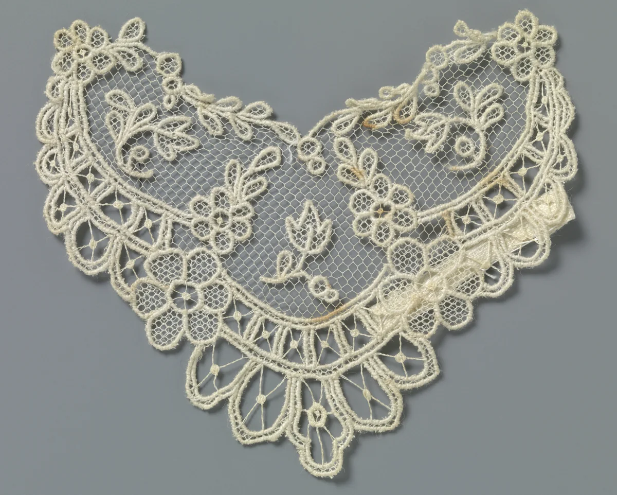 Applicatie met hartvorm van machinale kant by anonymous, textile, 1850-1899