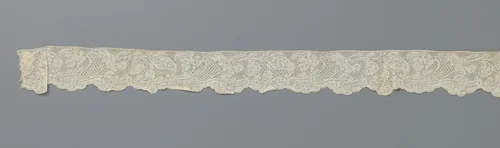 Strook kloskant met hoorn van overvloed afgesloten door een acanthusblad by anonymous, other, 1740-1749
