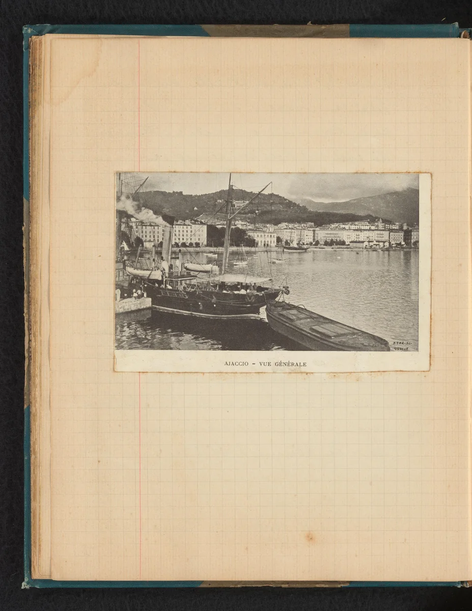 Gezicht op de baai van Ajaccio, Corsica by Théodore van Lelyveld, print, 1902-1904