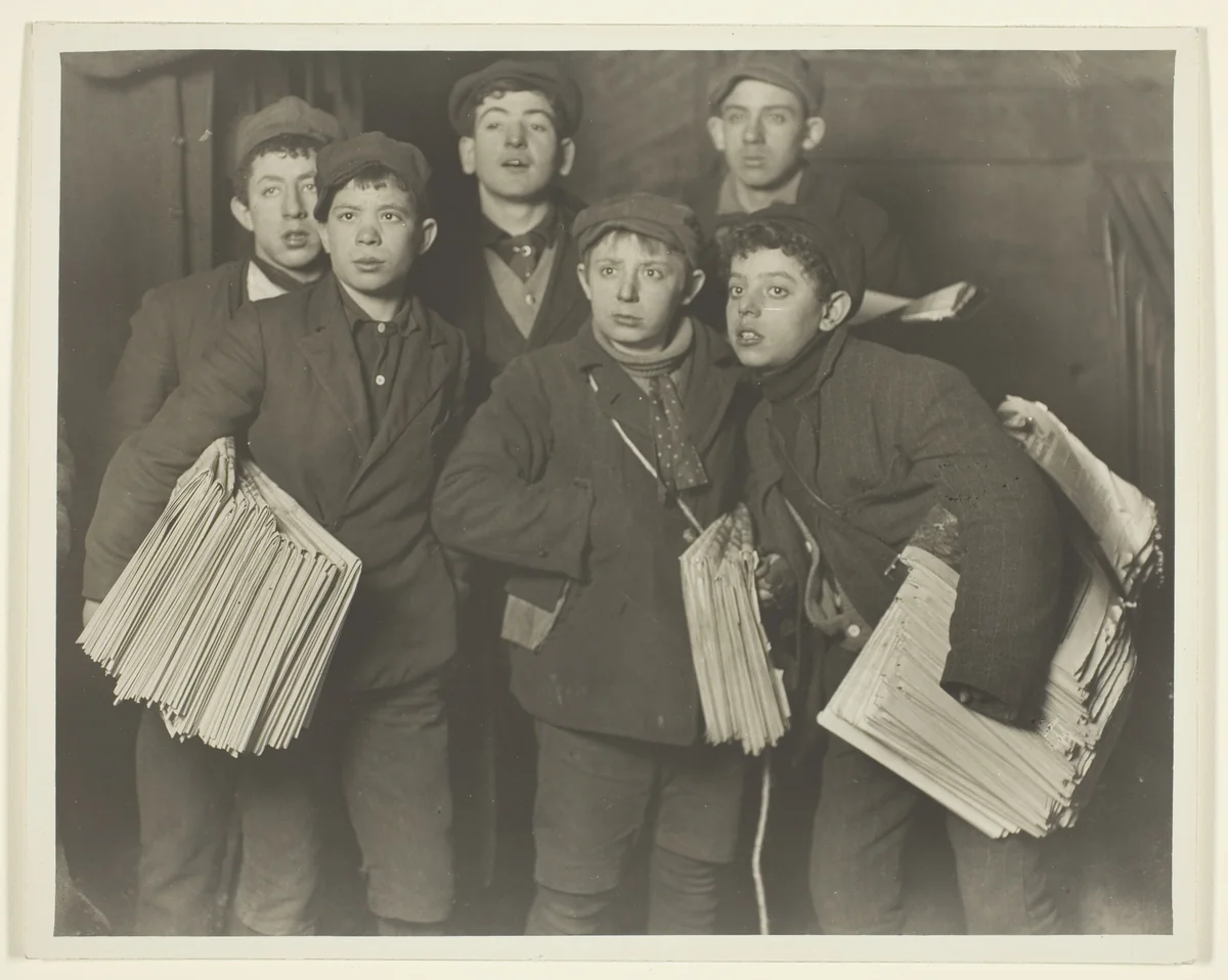Newboys, Brooklyn Bridge by Lewis Wickes Hine, photograph, 1906