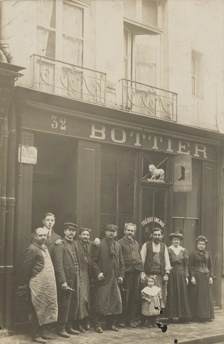 Bottier, Chaussures aux mesures, Paris by Unidentified Photographer, photograph, 1905