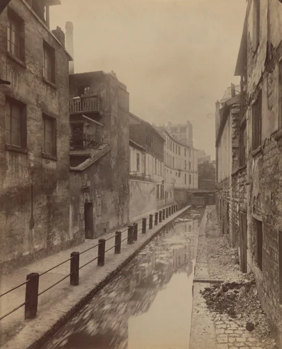 Ruelle des Gobelins by Eugène Atget, photograph, 1900