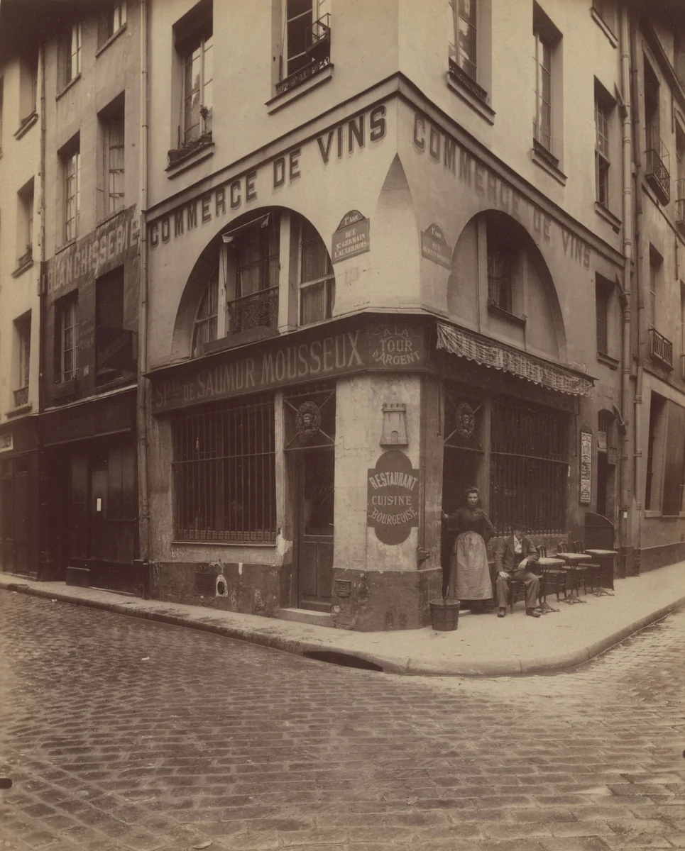 A la Tour d'Argent, 18 rue Saint-Germain-de-l'Auxerrois by Eugène Atget, photograph, 1902
