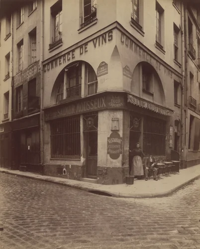 A la Tour d'Argent, 18 rue Saint-Germain-de-l'Auxerrois by Eugène Atget, photograph, 1902