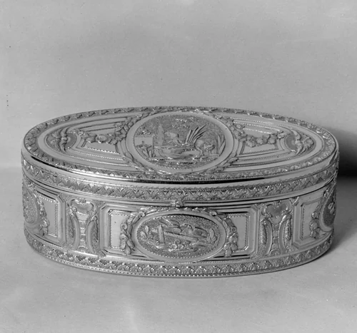 Snuffbox by Louis Ray, metalwork, 1775-1776