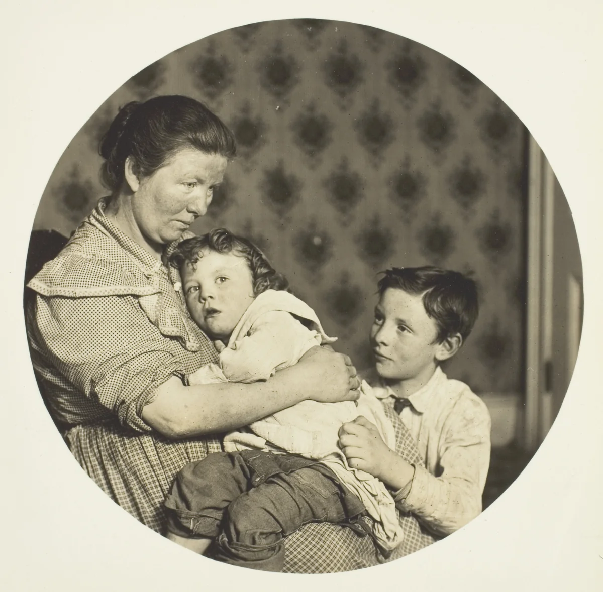 A Madonna of the Tenements by Lewis Wickes Hine, photograph, 1904