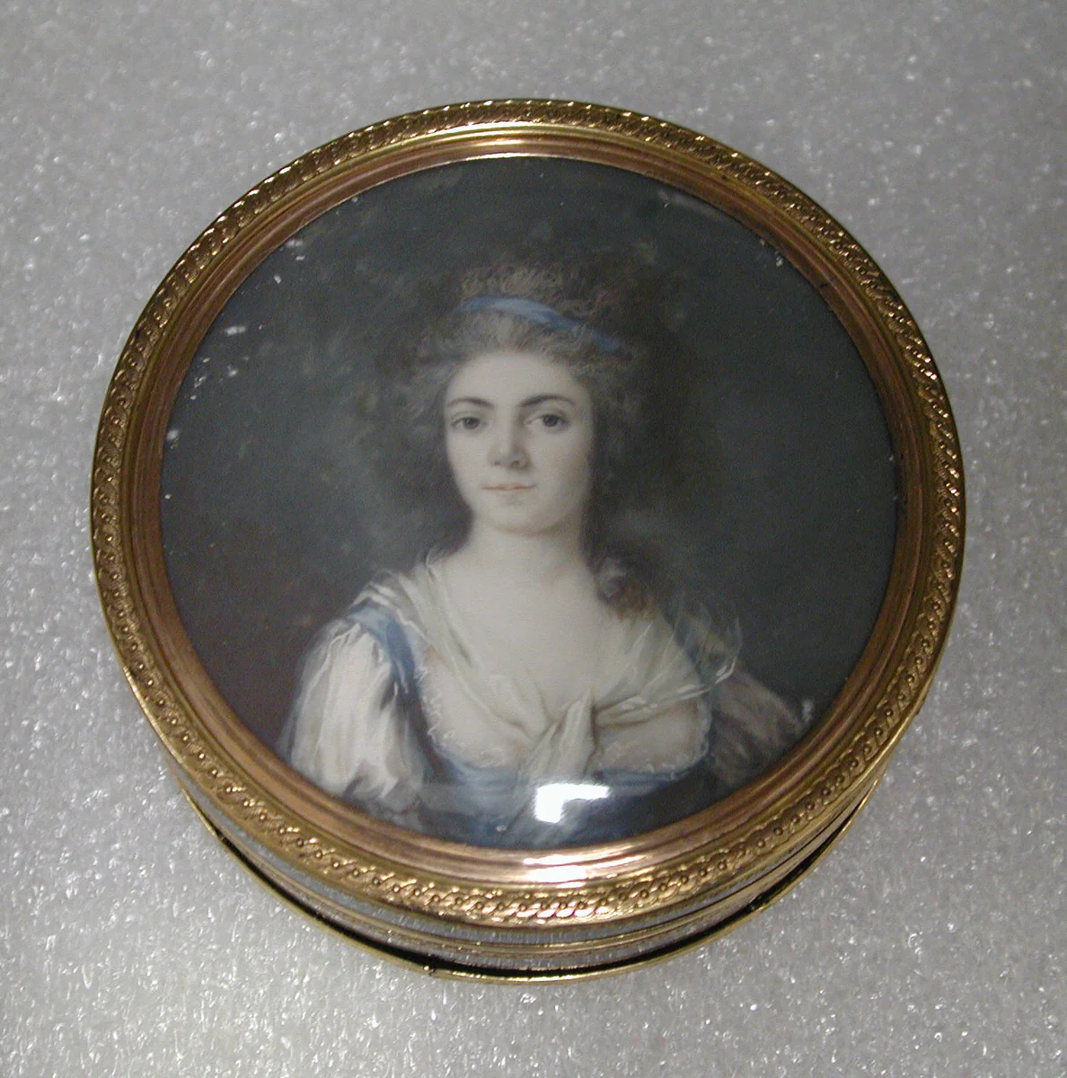 Box with portrait of a woman, said to be Princesse de Ligne by Jean-Baptiste Gillet, metalwork, 1768-1775