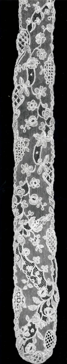 Pair of Lappets (Joined) by Belgium, Flanders, Mechlin, other, 1760-1765