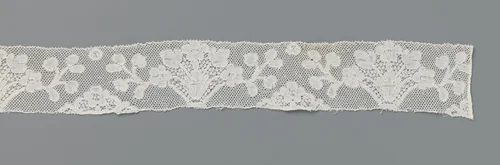 Strook kloskant met waaiervormige bloempotten en rozetbloemen by anonymous, other, 1750-1799