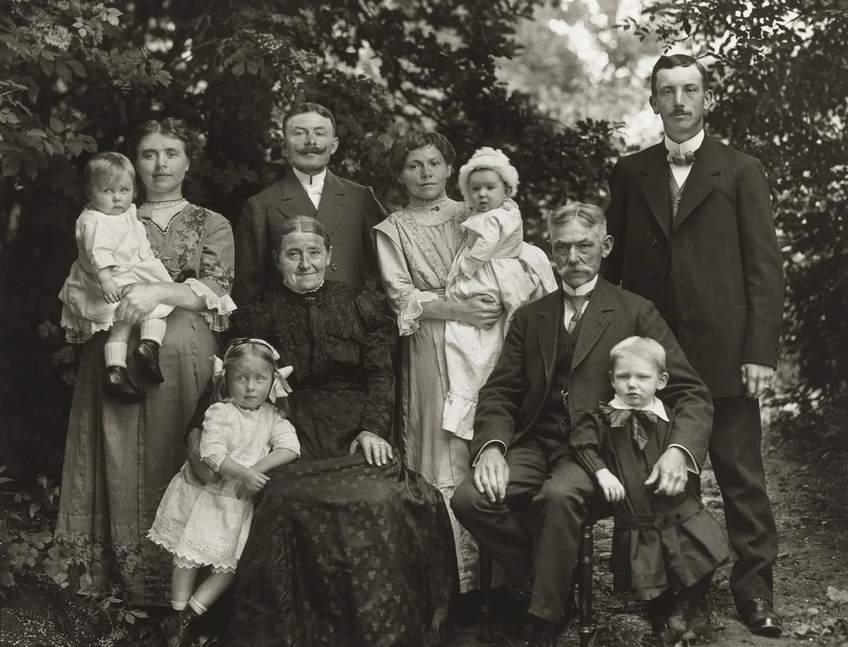 Farming Family by August Sander, photograph, 1913