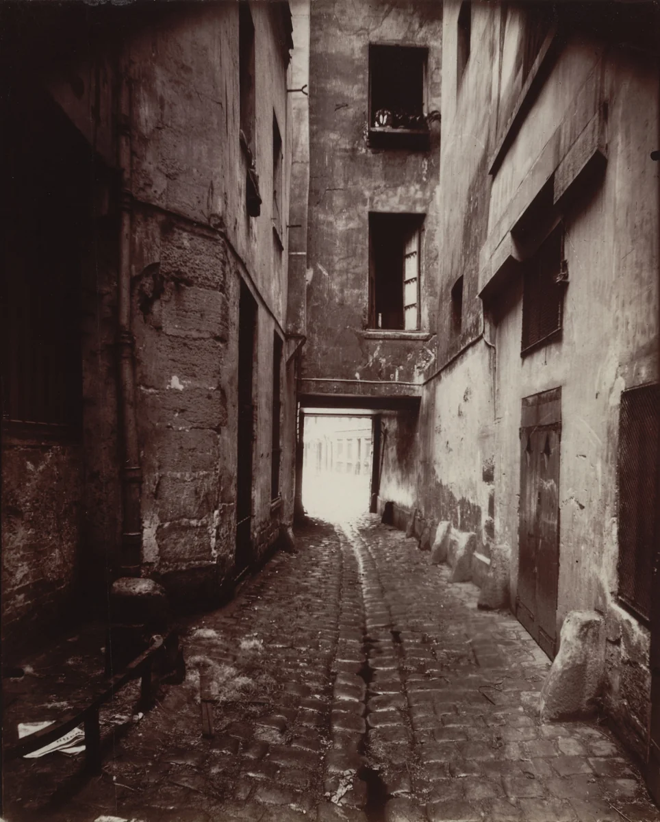 22 rue Quincampoix, cour by Eugène Atget, photograph, 1912