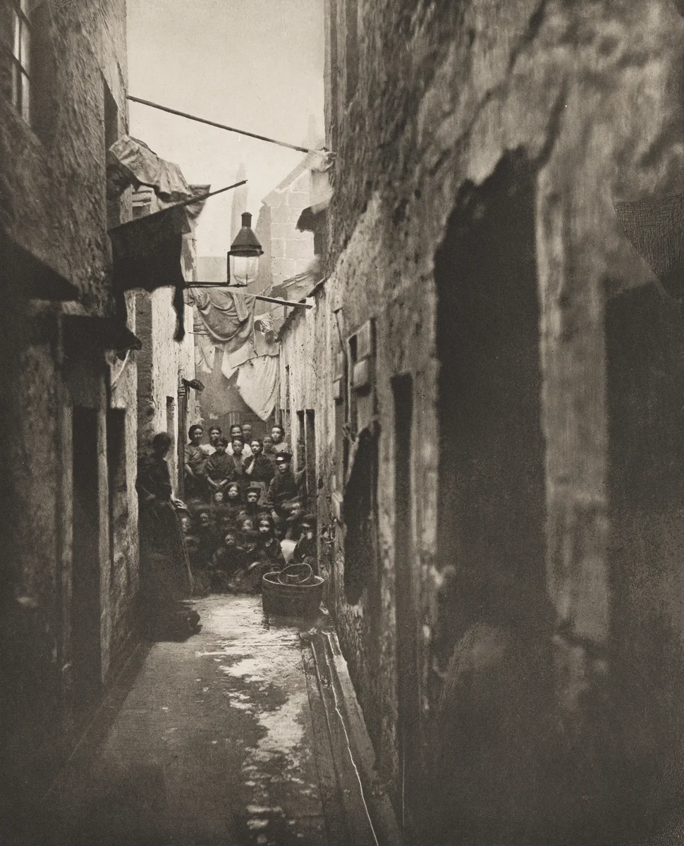Close No. 118 High Street by Thomas Annan, photograph, 1868