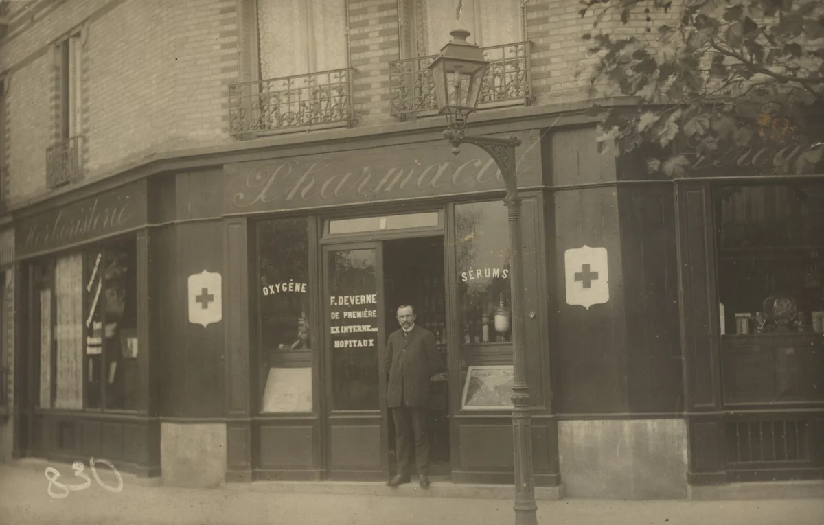 Pharmacie – herboristerie, F. Deverne, Angle de la rue de Charlebourg, La Garenne-Colombes by Unidentified Photographer, photograph, 1915
