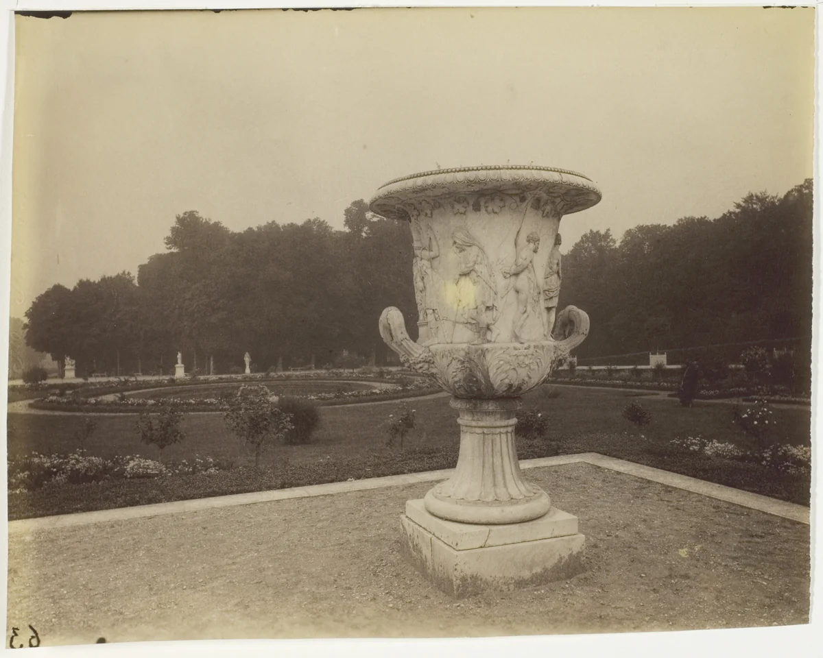 Versailles, Vase par Cornu by Jean-Eugène-Auguste Atget, photograph, 1902