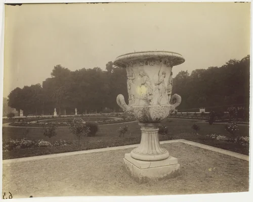 Versailles, Vase par Cornu by Jean-Eugène-Auguste Atget, photograph, 1902