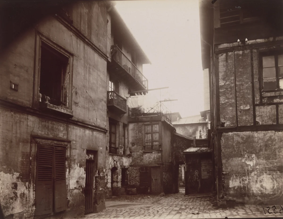 Passage Moret by Eugène Atget, photograph, 1925