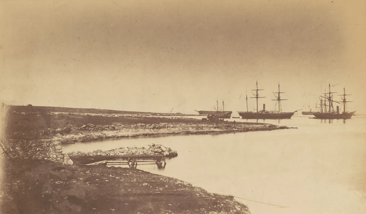 Kamiesch: Entrée du Port (2e Vue) (Kamiesch: Port of Entry (2nd View)) by Jean Baptiste Henri Durand-Brager; Pierre Lassimonne, photograph, 1850-1860