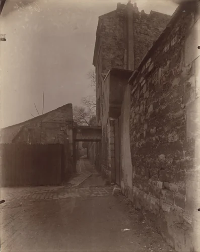 Ruelle des Reculettes by Eugène Atget, photograph, 1926