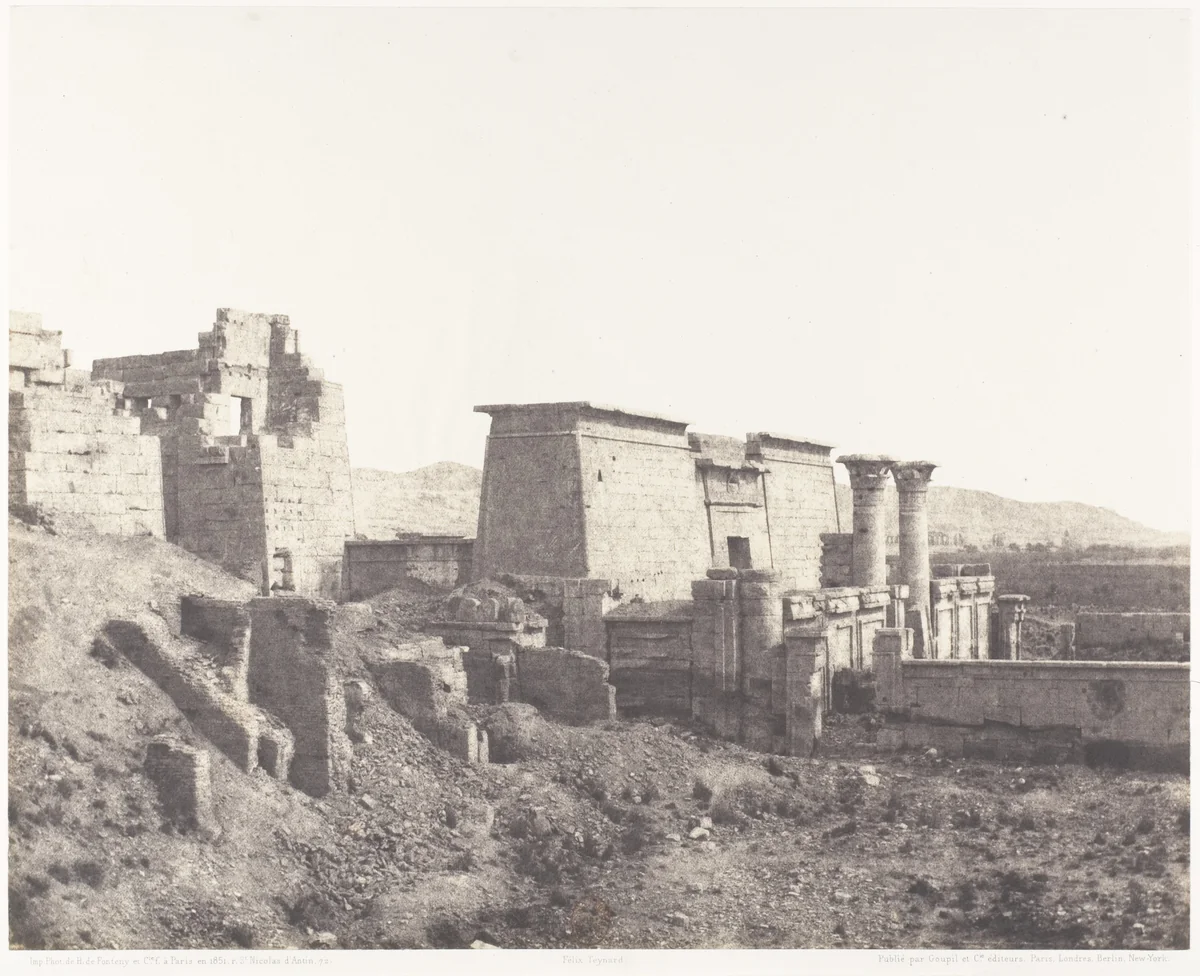 Médînet-Abou (Thèbes), Construction Antérieures - Vue Générale by Félix Teynard, photograph, 1851-1852