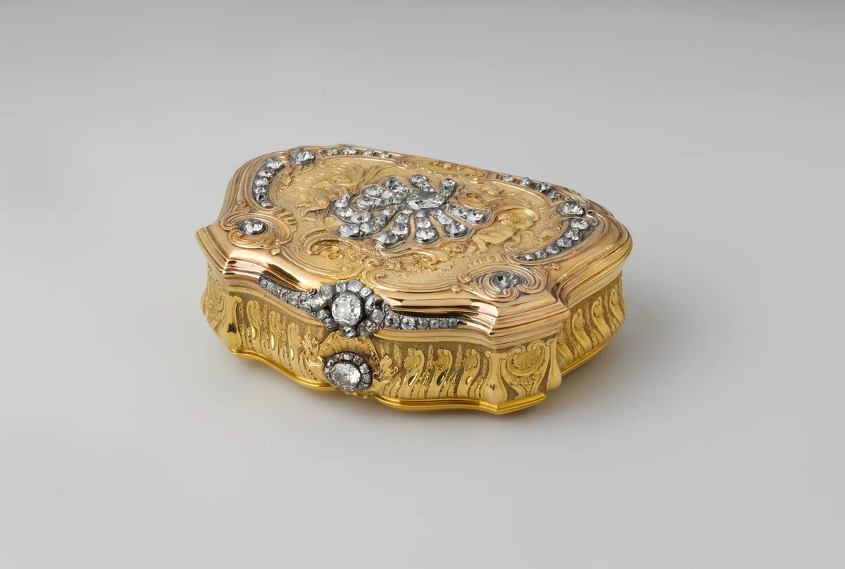 Snuffbox by Daniel Govaers, metalwork, 1734-1735
