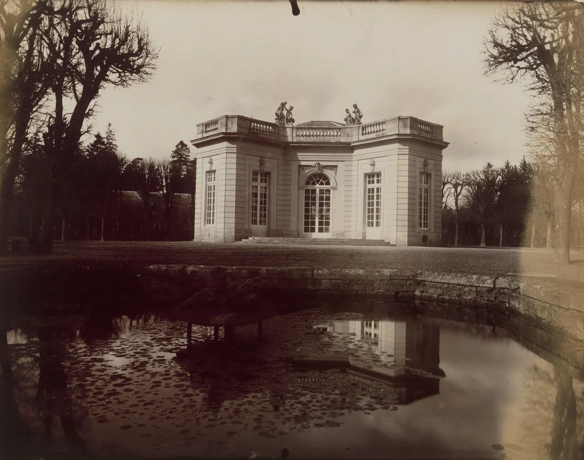 [Petit] Trianon [Pavillon Français] by Eugène Atget, photograph, 1902