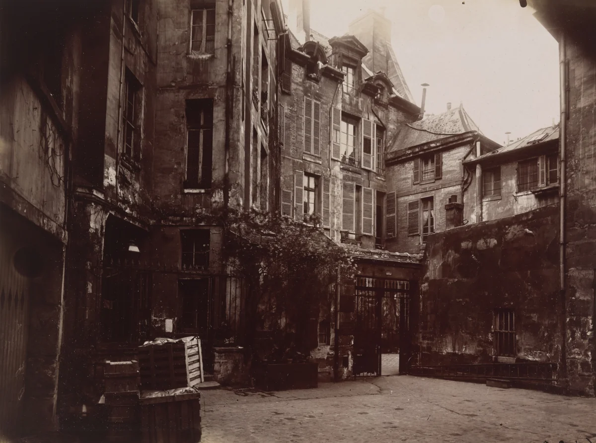 Cour de Rouen by Eugène Atget, photograph, 1923