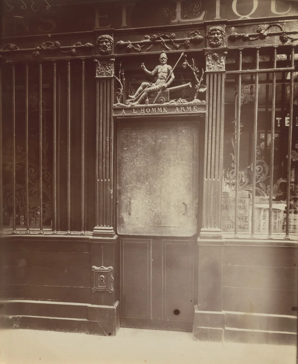 À l'homme Armé. 25 Rue des Blancs Manteaux by Eugène Atget, photograph, 1922