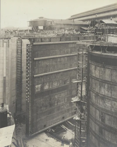 Balboa Terminals. Dry Dock #1. Putting Greenheart in Mitre Gate by Unidentified Photographer, photograph, 1916
