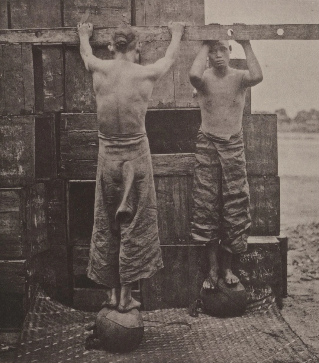 Rolling Scented Caper and Gunpowder Teas by John Thomson, photograph, 1873
