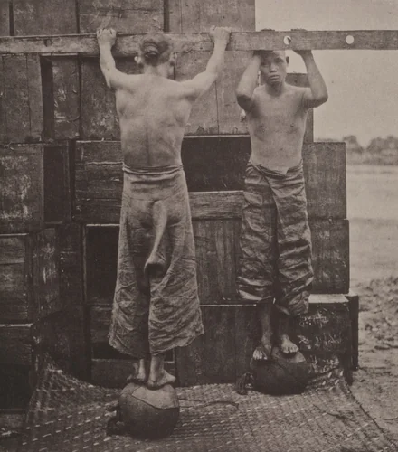 Rolling Scented Caper and Gunpowder Teas by John Thomson, photograph, 1873